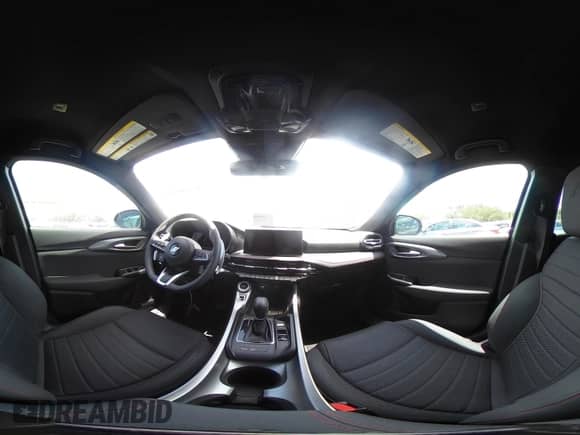 2024 Dodge Hornet R/T z VIN ZACPDFCW6R3A35730, wystawiony jako IAAI lot #42708536 z przebiegiem 23 026 mil mil oraz . Historia ofert i sprzedaży dostępna na DreamBid. Obrazek 18.