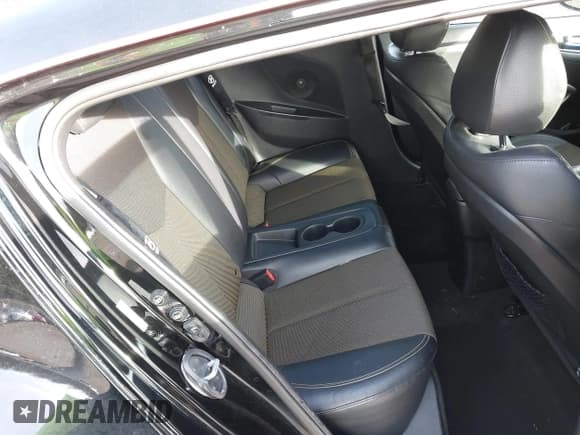 ✅ 2016 Hyundai Veloster • VIN: KMHTC6AD6GU260023 • Lot: 41627353. Wystawiony na IAAI z przebiegiem 98 472 mil. Bezpłatny archiwum sprzedaży aukcyjnych z USA i szczegółowy raport historii pojazdu na DreamBid. Zdjęcie 8.