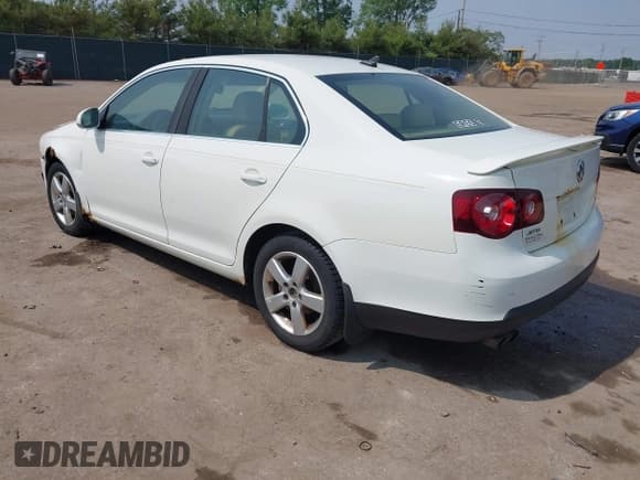✅ 2008 Volkswagen Jetta SE • VIN: 3VWRM71K18M022308 • Lot: 42404727. Listed on IAAI with 221,726 mi. Free auction sales archive from the USA and detailed vehicle history report at DreamBid. Image 3.