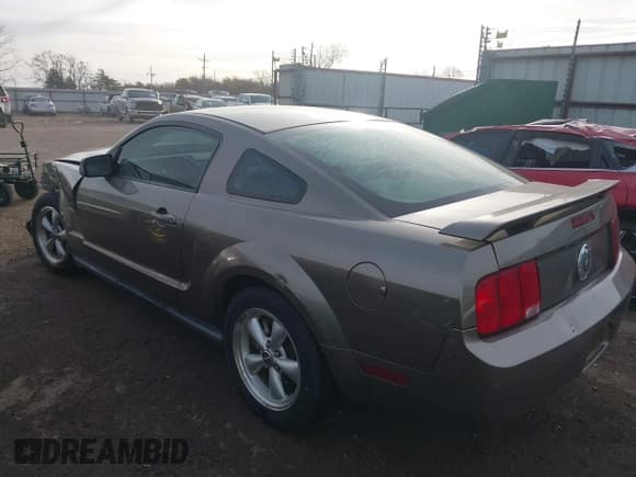 ✅ 2005 Ford Mustang Deluxe • VIN: 1ZVHT80N755107848 • Lot: 43667529. Listed on IAAI with 189,380 mi. Free auction sales archive from the USA and detailed vehicle history report at DreamBid. Image 3.