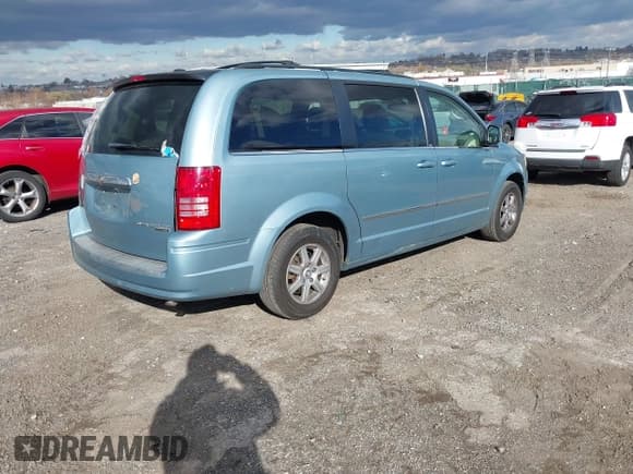 ✅ 2010 Chrysler Town & Country Touring • VIN: 2A4RR5D18AR369798 • Лот: 43686927. Опубликован ранее на IAAI с пробегом 62 998 миль. Бесплатный доступ к архиву аукционных продаж из США и подробный отчёт об истории автомобиля на DreamBid. Изображение 4.