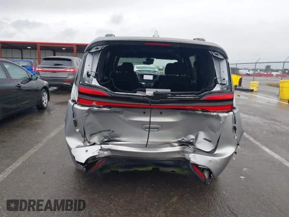 ✅ 2021 Chrysler Pacifica Touring • VIN: 2C4RC3FG0MR567261 • Lot: 43511079. Listed on IAAI with 18,350 mi. Free auction sales archive from the USA and detailed vehicle history report at DreamBid. Image 6.