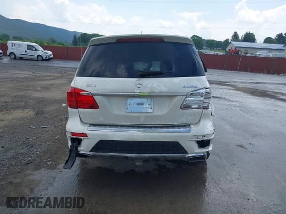 ✅ 2015 Mercedes-Benz GL 550 • VIN: 4JGDF7DE4FA555627 • Лот: 42592068. Опубликован ранее на IAAI с пробегом 153 965 миль. Бесплатный доступ к архиву аукционных продаж из США и подробный отчёт об истории автомобиля на DreamBid. Изображение 17.