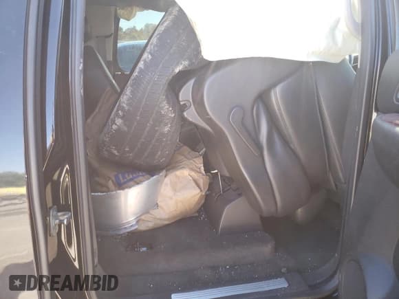 ✅ 2008 Chevrolet Suburban 2LT • VIN: 1GNFK16328R171178 • Lot: 75435094. Wystawiony na Copart z przebiegiem 162 930 mil. Bezpłatny archiwum sprzedaży aukcyjnych z USA i szczegółowy raport historii pojazdu na DreamBid. Zdjęcie 11.