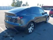 ✅ 2024 Tesla Model Y • VIN: 7SAYGDED7RF097801 • Lot: 43345626. Wystawiony na IAAI z przebiegiem 12 959 mil. Bezpłatny archiwum sprzedaży aukcyjnych z USA i szczegółowy raport historii pojazdu na DreamBid. Zdjęcie 4.