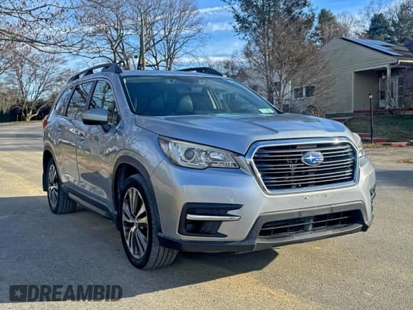 ✅ 2019 Subaru Ascent Premium • VIN: 4S4WMAHD8K3401529 • Lot: 96736955. Listed on Copart with 181,869 mi. Free auction sales archive from the USA and detailed vehicle history report at DreamBid. Image 1.