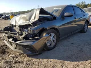 ✅ 2025 Hyundai Elantra SE • VIN: KMHLL4DG4SU998227 • Лот: 91259905. Опубликован ранее на Copart с пробегом 15 429 миль. Бесплатный доступ к архиву аукционных продаж из США и подробный отчёт об истории автомобиля на DreamBid. Изображение 1.