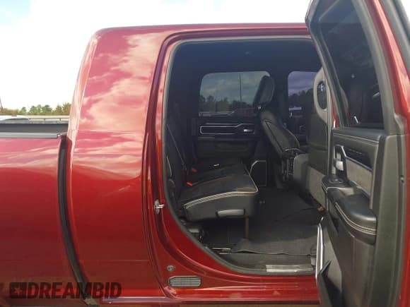 ✅ 2022 Ram 2500 Laramie • VIN: 3C6UR5NL9NG323237 • Lot: 43579216. Wystawiony na IAAI z przebiegiem 74 104 mil. Bezpłatny archiwum sprzedaży aukcyjnych z USA i szczegółowy raport historii pojazdu na DreamBid. Zdjęcie 8.