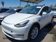 ✅ 2022 Tesla Model Y Long Range • VIN: 7SAYGDEE4NF315356 • Lot: 42895102. Wystawiony na IAAI z przebiegiem 1 057 mil. Bezpłatny archiwum sprzedaży aukcyjnych z USA i szczegółowy raport historii pojazdu na DreamBid. Zdjęcie 2.