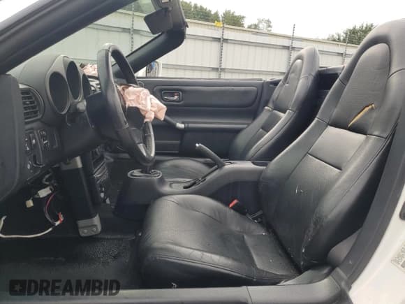 ✅ 2001 Toyota MR2 • VIN: JTDFR320210033548 • Лот: 83767605. Опубликован ранее на Copart с пробегом 156 844 миль. Бесплатный доступ к архиву аукционных продаж из США и подробный отчёт об истории автомобиля на DreamBid. Изображение 7.