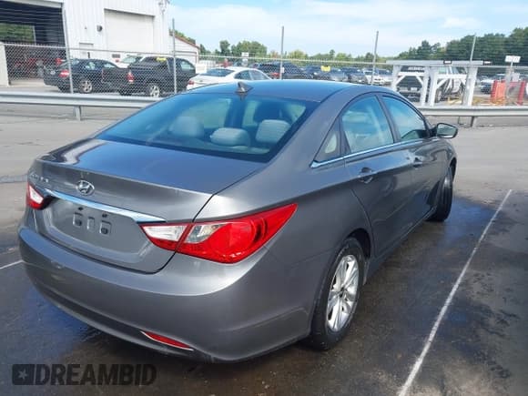 ✅ 2013 Hyundai Sonata GLS • VIN: 5NPEB4AC1DH759152 • Lot: 43314441. Listed on IAAI with 212,616 mi. Free auction sales archive from the USA and detailed vehicle history report at DreamBid. Image 4.