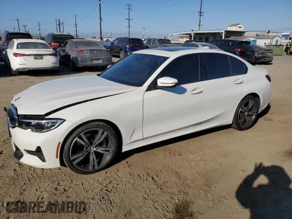 2022 BMW 3 Series 330i z VIN 3MW5R1J09N8C28220, wystawiony jako Copart lot #86172885 z przebiegiem 46 739 mil mil oraz Czysty tytuł • Clean title. Historia ofert i sprzedaży dostępna na DreamBid. Obrazek 1.