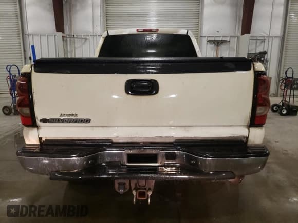 ✅ 2006 Chevrolet Silverado 2500HD LT2 • VIN: 1GCHK23U06F175913 • Lot: 72050815. Wystawiony na Copart z przebiegiem 138 242 mil. Bezpłatny archiwum sprzedaży aukcyjnych z USA i szczegółowy raport historii pojazdu na DreamBid. Zdjęcie 6.