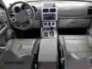 2007 Dodge Nitro SLT с VIN 1D8GU58K07W636173, выставлен на аукционе Copart как лот 72810434 с пробегом 227 882 миль миль и Списание • Salvage title. История ставок и продаж доступна на DreamBid. Изображение 8.