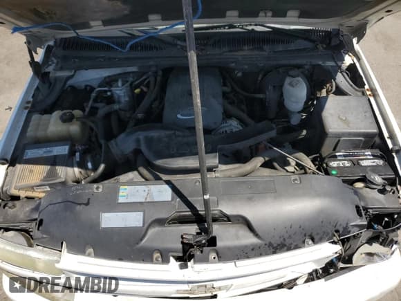 ✅ 2003 Chevrolet Suburban Z71 • VIN: 3GNFK16Z83G275378 • Лот: 54401975. Опубликован ранее на Copart с пробегом Не указан. Бесплатный доступ к архиву аукционных продаж из США и подробный отчёт об истории автомобиля на DreamBid. Изображение 12.