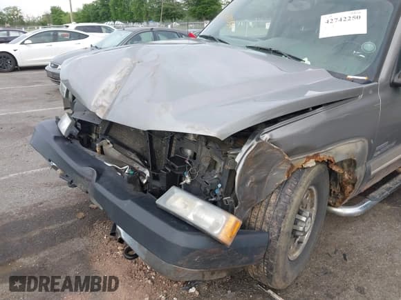 ✅ 2006 Chevrolet Silverado 2500HD LT3 • VIN: 1GCHK23D26F229616 • Лот: 42742250. Опубликован ранее на IAAI с пробегом 213 140 миль. Бесплатный доступ к архиву аукционных продаж из США и подробный отчёт об истории автомобиля на DreamBid. Изображение 6.