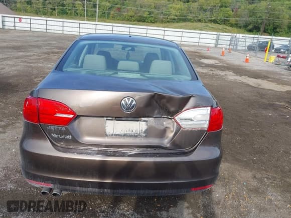 ✅ 2012 Volkswagen Jetta • VIN: 3VW1K7AJ5CM363682 • Lot: 43265768. Wystawiony na IAAI z przebiegiem 187 563 mil. Bezpłatny archiwum sprzedaży aukcyjnych z USA i szczegółowy raport historii pojazdu na DreamBid. Zdjęcie 17.