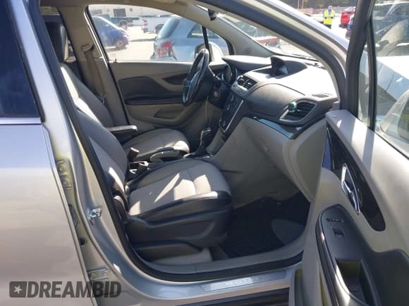 ✅ 2015 Buick Encore Convenience • VIN: KL4CJFSB4FB227243 • Lot: 43776028. Wystawiony na IAAI z przebiegiem 89 689 mil. Bezpłatny archiwum sprzedaży aukcyjnych z USA i szczegółowy raport historii pojazdu na DreamBid. Zdjęcie 5.