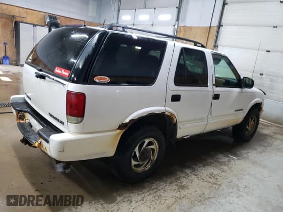 ✅ 2002 Chevrolet Blazer LS • VIN: 1GNDT13W12K136876 • Lot: 52227035. Wystawiony na Copart z przebiegiem 304 006 mil. Bezpłatny archiwum sprzedaży aukcyjnych z USA i szczegółowy raport historii pojazdu na DreamBid. Zdjęcie 3.