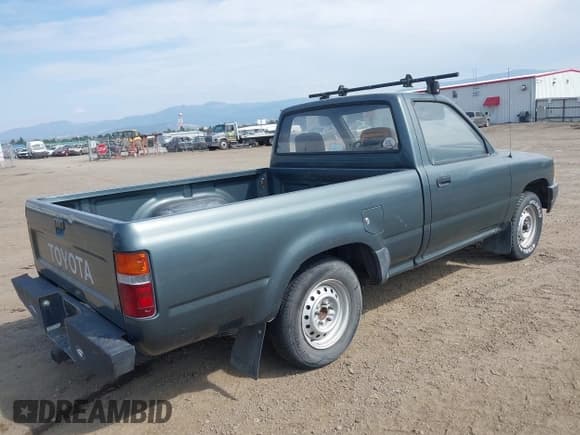 ✅ 1992 Toyota Pickup • VIN: JT4RN81A0N0091342 • Lot: 42886313. Wystawiony na IAAI z przebiegiem 118 836 mil. Bezpłatny archiwum sprzedaży aukcyjnych z USA i szczegółowy raport historii pojazdu na DreamBid. Zdjęcie 4.