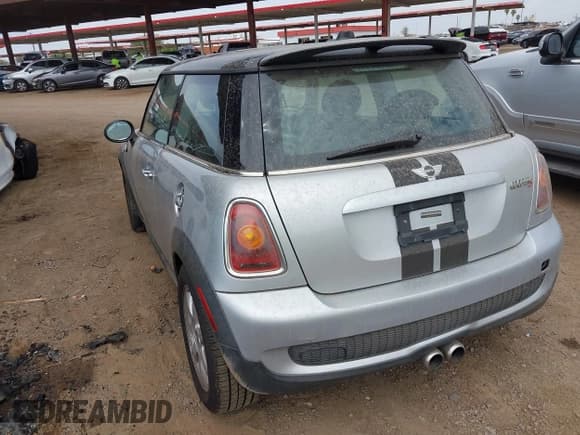 ✅ 2009 MINI Hardtop S • VIN: WMWMF73529TW81495 • Лот: 43124703. Опубликован ранее на IAAI с пробегом 97 585 миль. Бесплатный доступ к архиву аукционных продаж из США и подробный отчёт об истории автомобиля на DreamBid. Изображение 3.