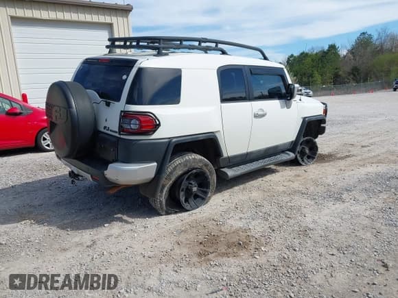 ✅ 2013 Toyota FJ Cruiser • VIN: JTEBU4BF0DK170158 • Lot: 41835356. Wystawiony na IAAI z przebiegiem 128 087 mil. Bezpłatny archiwum sprzedaży aukcyjnych z USA i szczegółowy raport historii pojazdu na DreamBid. Zdjęcie 4.