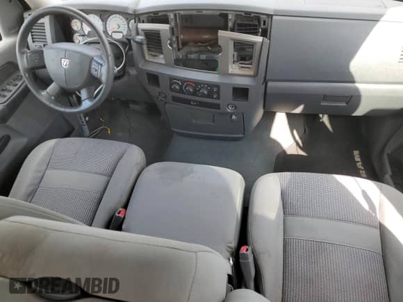 2008 Dodge 1500 SLT z VIN 1D7HA182X8J219586, wystawiony jako Copart lot #71062684 z przebiegiem 209 854 mil mil oraz Czysty tytuł • Clean title. Historia ofert i sprzedaży dostępna na DreamBid. Obrazek 8.