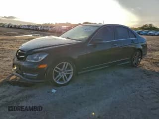 ✅ 2014 Mercedes-Benz C 250 Sport • VIN: WDDGF4HB0EG210225 • Lot: 94913725. Wystawiony na Copart z przebiegiem 107 326 mil. Bezpłatny archiwum sprzedaży aukcyjnych z USA i szczegółowy raport historii pojazdu na DreamBid. Zdjęcie 1.