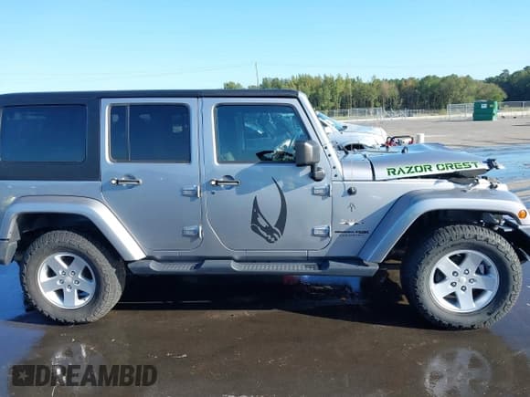 ✅ 2018 Jeep Wrangler Unlimited Sahara • VIN: 1C4HJWEG6JL929344 • Lot: 43341201. Wystawiony na IAAI z przebiegiem 84 960 mil. Bezpłatny archiwum sprzedaży aukcyjnych z USA i szczegółowy raport historii pojazdu na DreamBid. Zdjęcie 14.