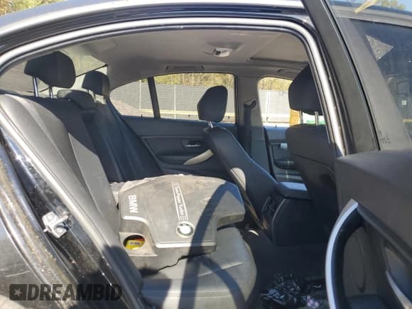 ✅ 2015 BMW 3 Series 320i • VIN: WBA3B1G5XFNT02502 • Лот: 82653425. Опубликован ранее на Copart с пробегом Не указан. Бесплатный доступ к архиву аукционных продаж из США и подробный отчёт об истории автомобиля на DreamBid. Изображение 10.