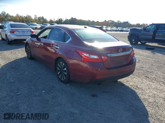 ✅ 2017 Nissan Altima S • VIN: 1N4AL3AP6HC285084 • Лот: 43737118. Опубликован ранее на IAAI с пробегом 170 353 миль. Бесплатный доступ к архиву аукционных продаж из США и подробный отчёт об истории автомобиля на DreamBid. Изображение 3.