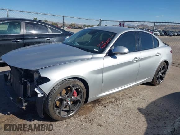 ✅ 2019 Alfa Romeo Giulia Ti Lusso • VIN: ZARFAMBN8K7600868 • Lot: 43840457. Listed on IAAI with 69,372 mi. Free auction sales archive from the USA and detailed vehicle history report at DreamBid. Image 14.
