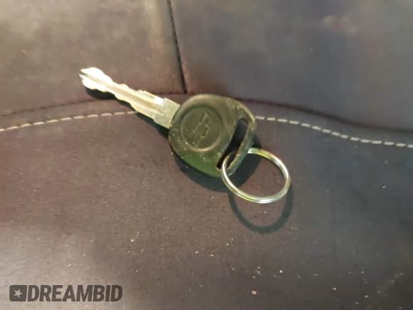 ✅ 2010 Chevrolet Silverado 1500 Work Truck • VIN: 1GCPCPEX7AZ291985 • Lot: 41667678. Listed on IAAI with 181,563 mi. Free auction sales archive from the USA and detailed vehicle history report at DreamBid. Image 11.