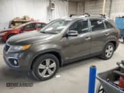 ✅ 2013 Kia Sorento EX • VIN: 5XYKUDA29DG391069 • Лот: 93184295. Опубликован ранее на Copart с пробегом 199 567 миль. Бесплатный доступ к архиву аукционных продаж из США и подробный отчёт об истории автомобиля на DreamBid. Изображение 1.