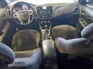 ✅ 2014 Chrysler 200 Touring • VIN: 1C3CCBBB9EN128752 • Lot: 93418985. Wystawiony na Copart z przebiegiem 149 441 mil. Bezpłatny archiwum sprzedaży aukcyjnych z USA i szczegółowy raport historii pojazdu na DreamBid. Zdjęcie 8.