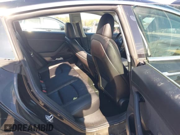 ✅ 2020 Tesla Model 3 Standard Range Plus • VIN: 5YJ3E1EA2LF633689 • Lot: 43514531. Wystawiony na IAAI z przebiegiem 46 690 mil. Bezpłatny archiwum sprzedaży aukcyjnych z USA i szczegółowy raport historii pojazdu na DreamBid. Zdjęcie 8.