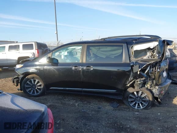 ✅ 2018 Toyota Sienna XLE • VIN: 5TDDZ3DC9JS207367 • Lot: 41877615. Listed on IAAI with 104,500 mi. Free auction sales archive from the USA and detailed vehicle history report at DreamBid. Image 14.