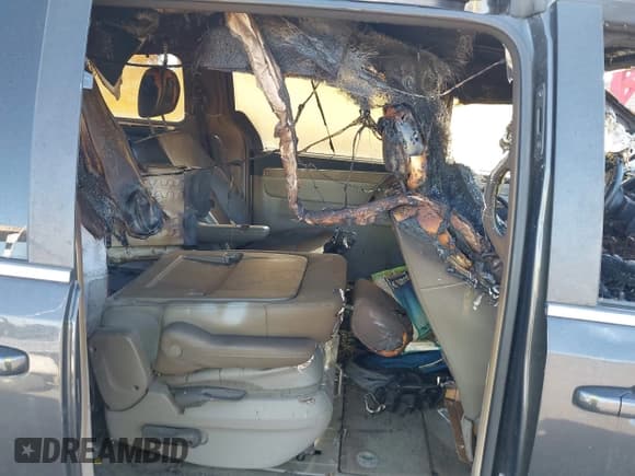 ✅ 2012 Volkswagen Routan SE • VIN: 2C4RVABG4CR354235 • Lot: 43358254. Listed on IAAI with Not provided. Free auction sales archive from the USA and detailed vehicle history report at DreamBid. Image 8.