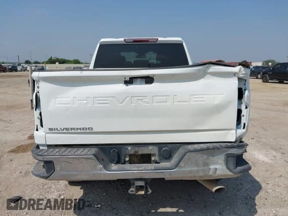 ✅ 2024 Chevrolet Silverado 2500HD Work Truck • VIN: 1GC2YLE7XRF176296 • Lot: 42282661. Wystawiony na IAAI z przebiegiem 37 254 mil. Bezpłatny archiwum sprzedaży aukcyjnych z USA i szczegółowy raport historii pojazdu na DreamBid. Zdjęcie 16.