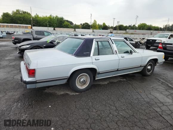 ✅ 1991 Mercury Grand Marquis • VIN: 2MECM75F3MX664175 • Lot: 81110015. Wystawiony na Copart z przebiegiem 41 508 mil. Bezpłatny archiwum sprzedaży aukcyjnych z USA i szczegółowy raport historii pojazdu na DreamBid. Zdjęcie 3.