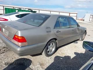 ✅ 1996 Mercedes-Benz S 320 • VIN: WDBGA33E7TA320689 • Лот: 43618933. Опубликован ранее на IAAI с пробегом 215 418 миль. Бесплатный доступ к архиву аукционных продаж из США и подробный отчёт об истории автомобиля на DreamBid. Изображение 4.
