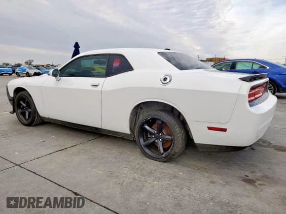 ✅ 2011 Dodge Challenger • VIN: 2B3CJ4DG3BH601959 • Lot: 50878465. Wystawiony na Copart z przebiegiem 243 984 mil. Bezpłatny archiwum sprzedaży aukcyjnych z USA i szczegółowy raport historii pojazdu na DreamBid. Zdjęcie 2.