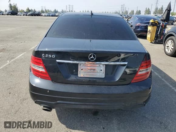 ✅ 2014 Mercedes-Benz C 250 Sport • VIN: WDDGF4HBXEA956765 • Лот: 60858855. Опубликован ранее на Copart с пробегом 113 149 миль. Бесплатный доступ к архиву аукционных продаж из США и подробный отчёт об истории автомобиля на DreamBid. Изображение 6.
