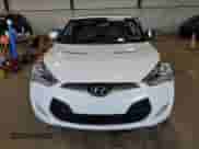 2015 Hyundai Veloster z VIN KMHTC6AD0FU236993, wystawiony jako Copart lot #62411173 z przebiegiem 83 612 mil mil oraz . Historia ofert i sprzedaży dostępna na DreamBid. Obrazek 5.