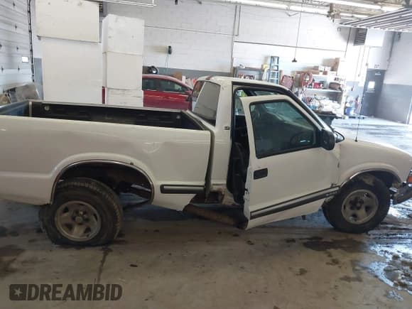 ✅ 2000 Chevrolet S-10 LS • VIN: 1GCCS144XYK137103 • Лот: 41391321. Опубликован ранее на IAAI с пробегом 128 146 миль. Бесплатный доступ к архиву аукционных продаж из США и подробный отчёт об истории автомобиля на DreamBid. Изображение 6.
