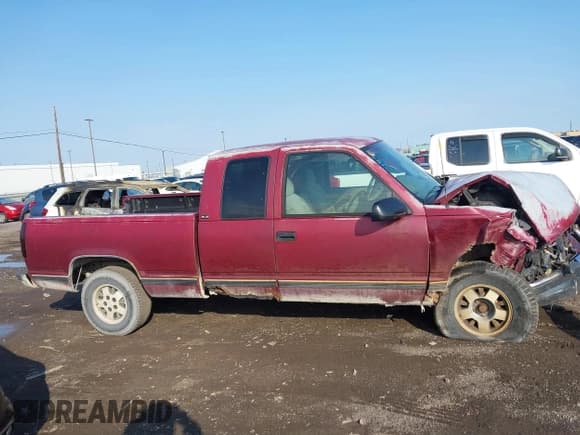 ✅ 1995 GMC Sierra 1500 • VIN: 2GTEC19K1S1571236 • Lot: 42096998. Wystawiony na IAAI z przebiegiem 195 722 mil. Bezpłatny archiwum sprzedaży aukcyjnych z USA i szczegółowy raport historii pojazdu na DreamBid. Zdjęcie 13.
