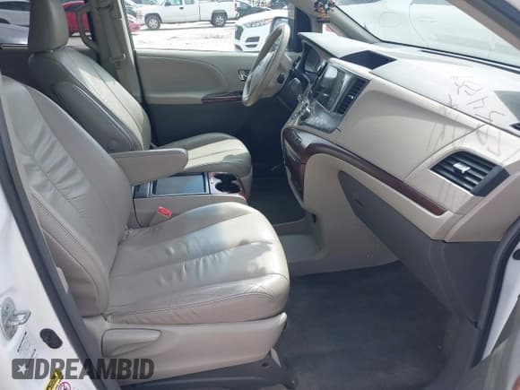 ✅ 2011 Toyota Sienna XLE • VIN: 5TDDK3DC6BS029472 • Lot: 41554859. Listed on IAAI with 145,393 mi. Free auction sales archive from the USA and detailed vehicle history report at DreamBid. Image 5.