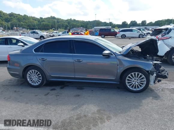 ✅ 2016 Volkswagen Passat SE • VIN: 1VWBT7A36GC067497 • Lot: 43270082. Wystawiony na IAAI z przebiegiem 155 918 mil. Bezpłatny archiwum sprzedaży aukcyjnych z USA i szczegółowy raport historii pojazdu na DreamBid. Zdjęcie 12.