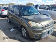 ✅ 2013 Kia Soul • VIN: KNDJT2A57D7554814 • Lot: 43568792. Wystawiony na IAAI z przebiegiem 149 521 mil. Bezpłatny archiwum sprzedaży aukcyjnych z USA i szczegółowy raport historii pojazdu na DreamBid. Zdjęcie 1.
