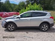 ✅ 2015 Toyota RAV4 XLE • VIN: JTMRFREV0FD104682 • Lot: 43122455. Wystawiony na IAAI z przebiegiem 134 152 mil. Bezpłatny archiwum sprzedaży aukcyjnych z USA i szczegółowy raport historii pojazdu na DreamBid. Zdjęcie 14.